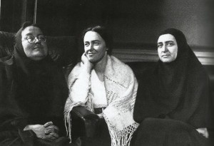 Елизавета Скобцова с детьми. Настя — слева